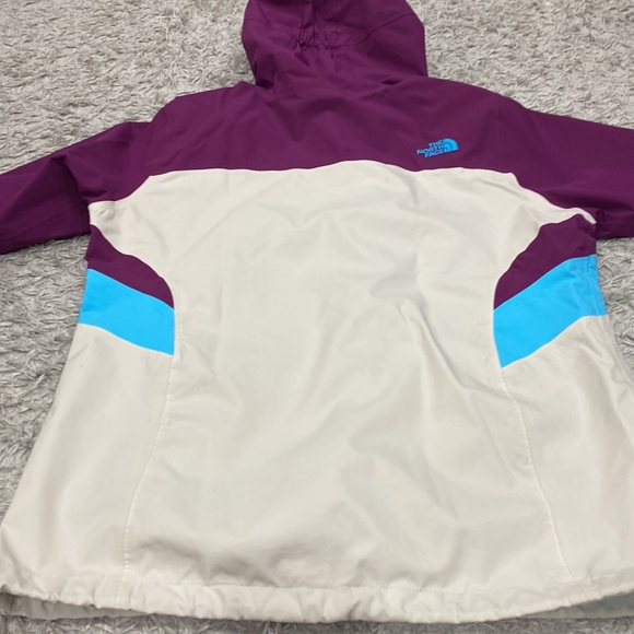 The Northface Girls Ski/Winter Jacket (SIze:18 XL) - Picture 15 of 15